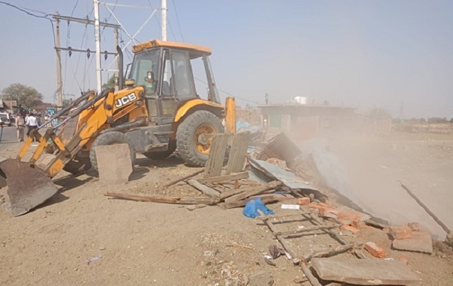 sagar, Bulldozers run , illegal shop  