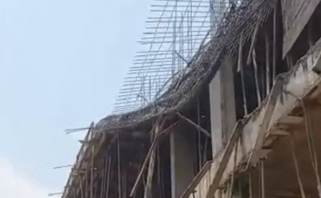 shivpuri,Four workers injured ,mall collapses