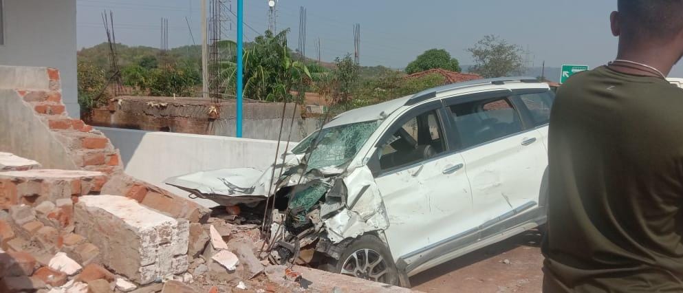 balrampur, Fierce collision , car and motorcycle 