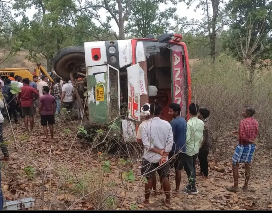 balrampur,   bus full of passengers , road