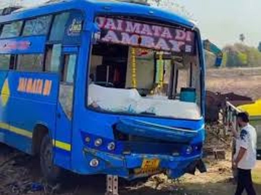 vidisha,   bus went out of control , road