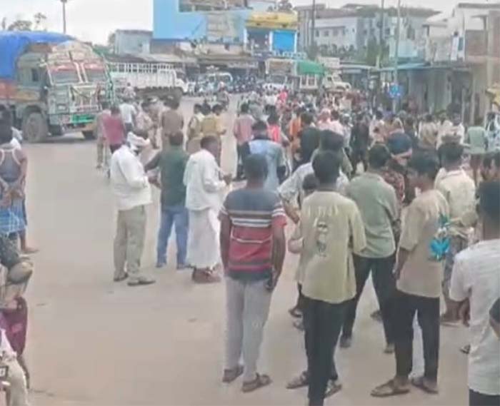 kavardha,  young man , crushed by a bus