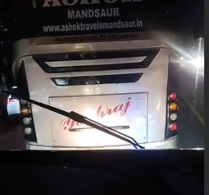 mandsour, Bullying in competition, parked bus