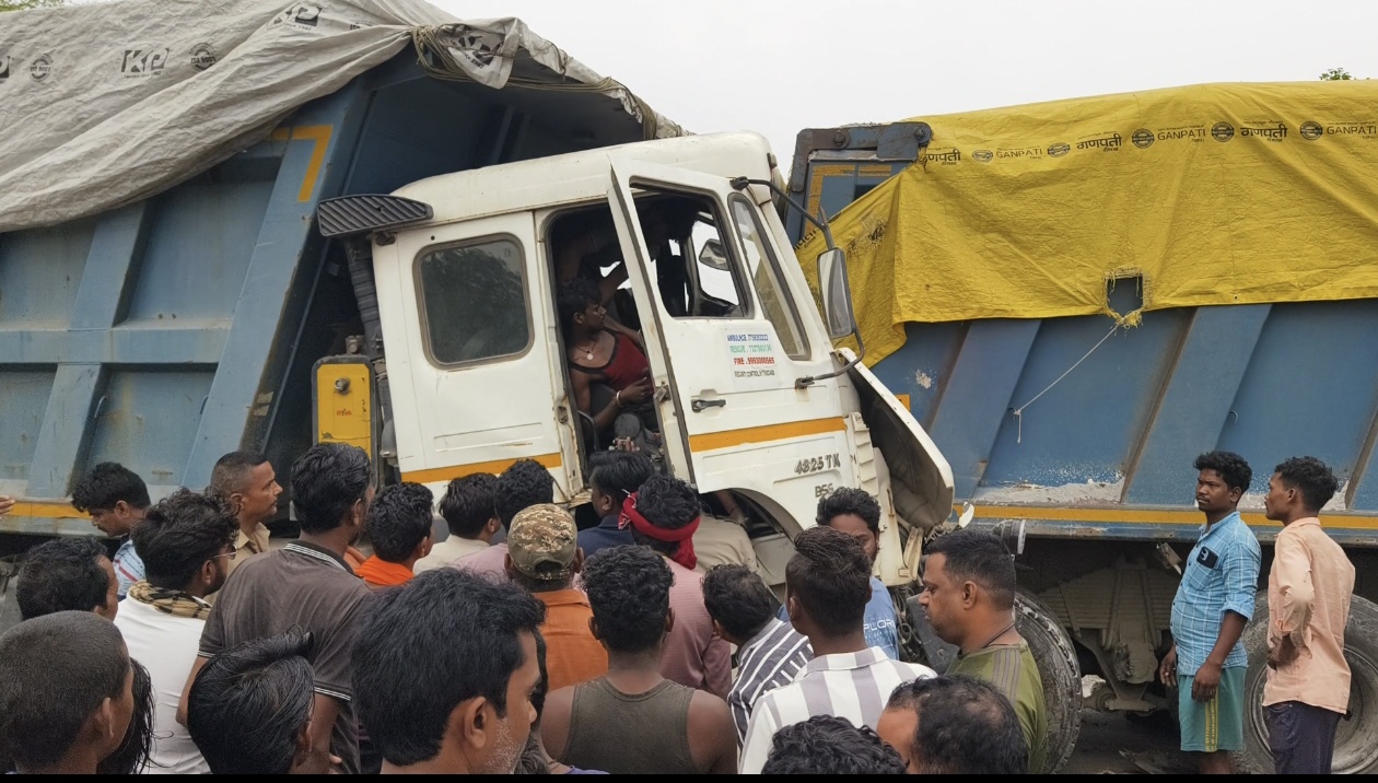 korba, Horrible road accident  a, driver trapped 