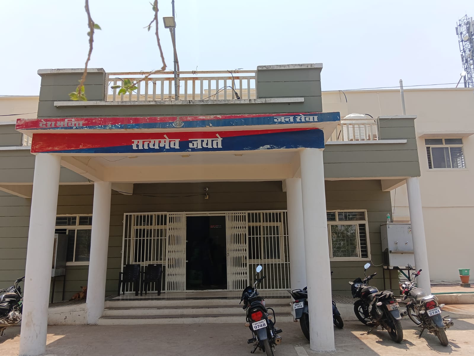 rajgarh,   old man sleeping ,with an axe