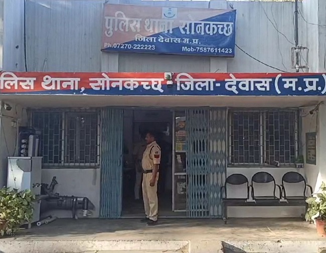 dewas,  Muslim youth sits , Lord Bahubali  