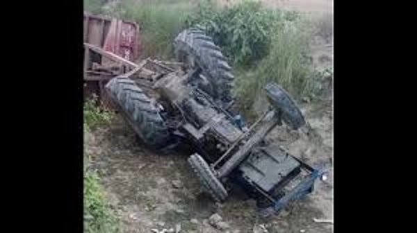 singroli,   tractor loaded with sand , overturned  