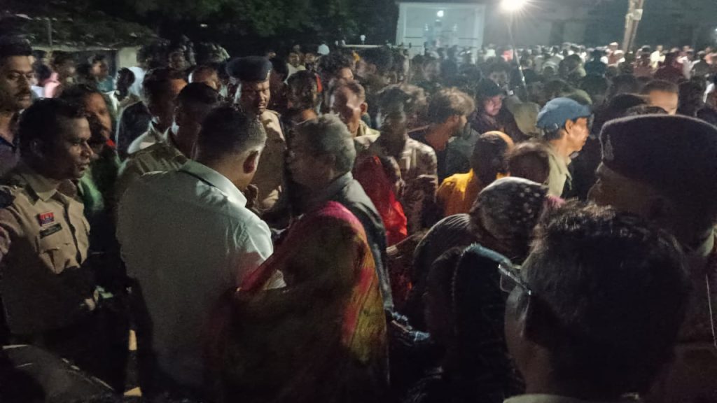 raipur, Villagers protesting, beaten up