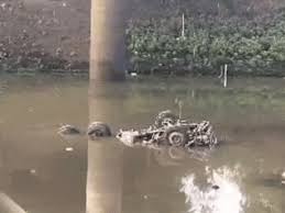 mandla,   dump full of sand, bridge in Mandla