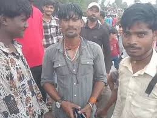 shivpuri,Tractor-trolley , overflowing drain 
