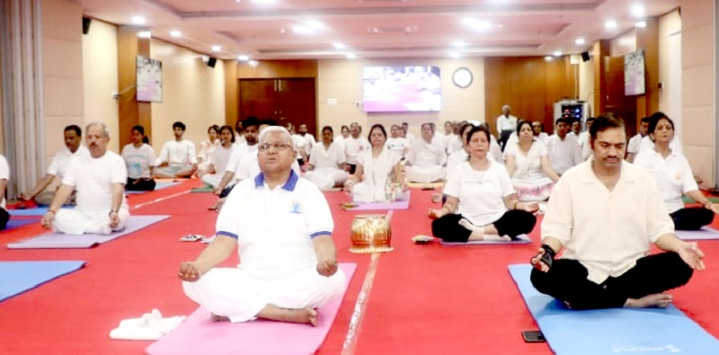 bhopal, Mass yoga practice, Raj Bhavan  