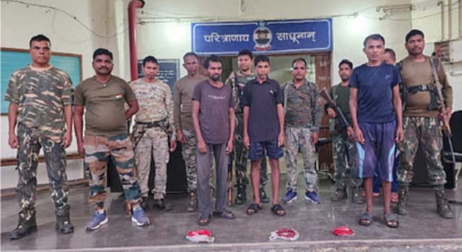 bijapur, Five Naxalites arrested ,explosives 