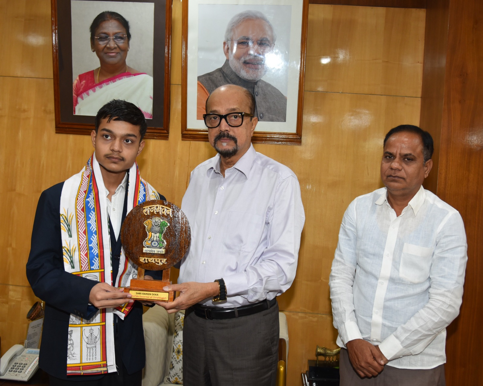 raipur, Governor Deka, honored meritorious student 