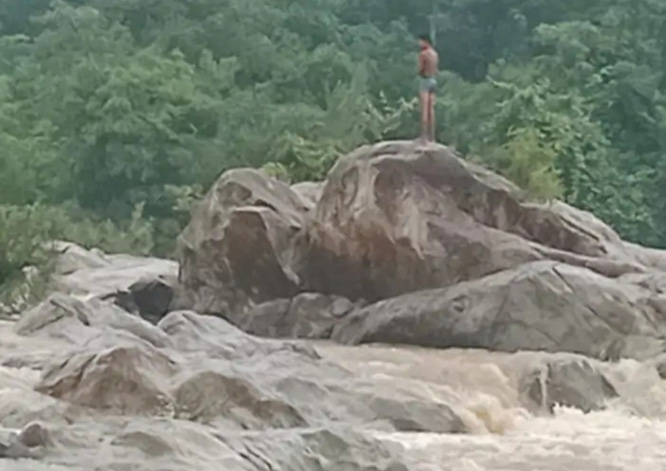 dantewada,  boat capsized , Indravati-Gudra river