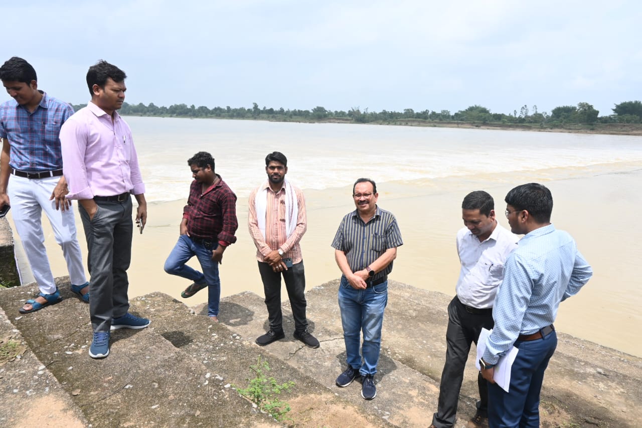 balodabazar,  administration team, inspected the flood 
