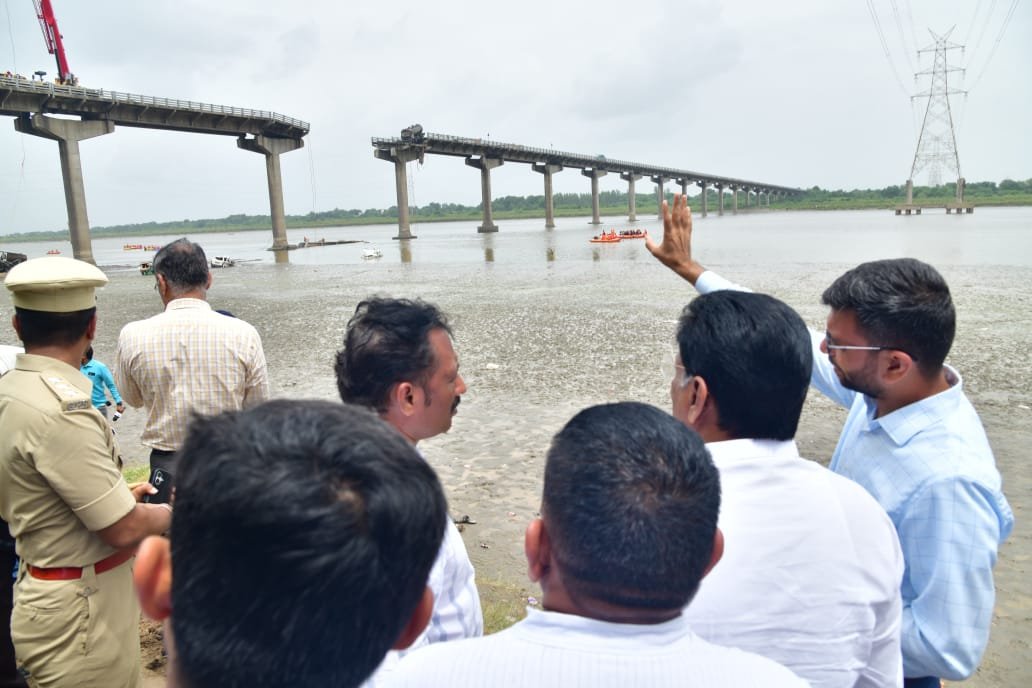 gandhinagar, 21 dead, Gujarat bridge accident