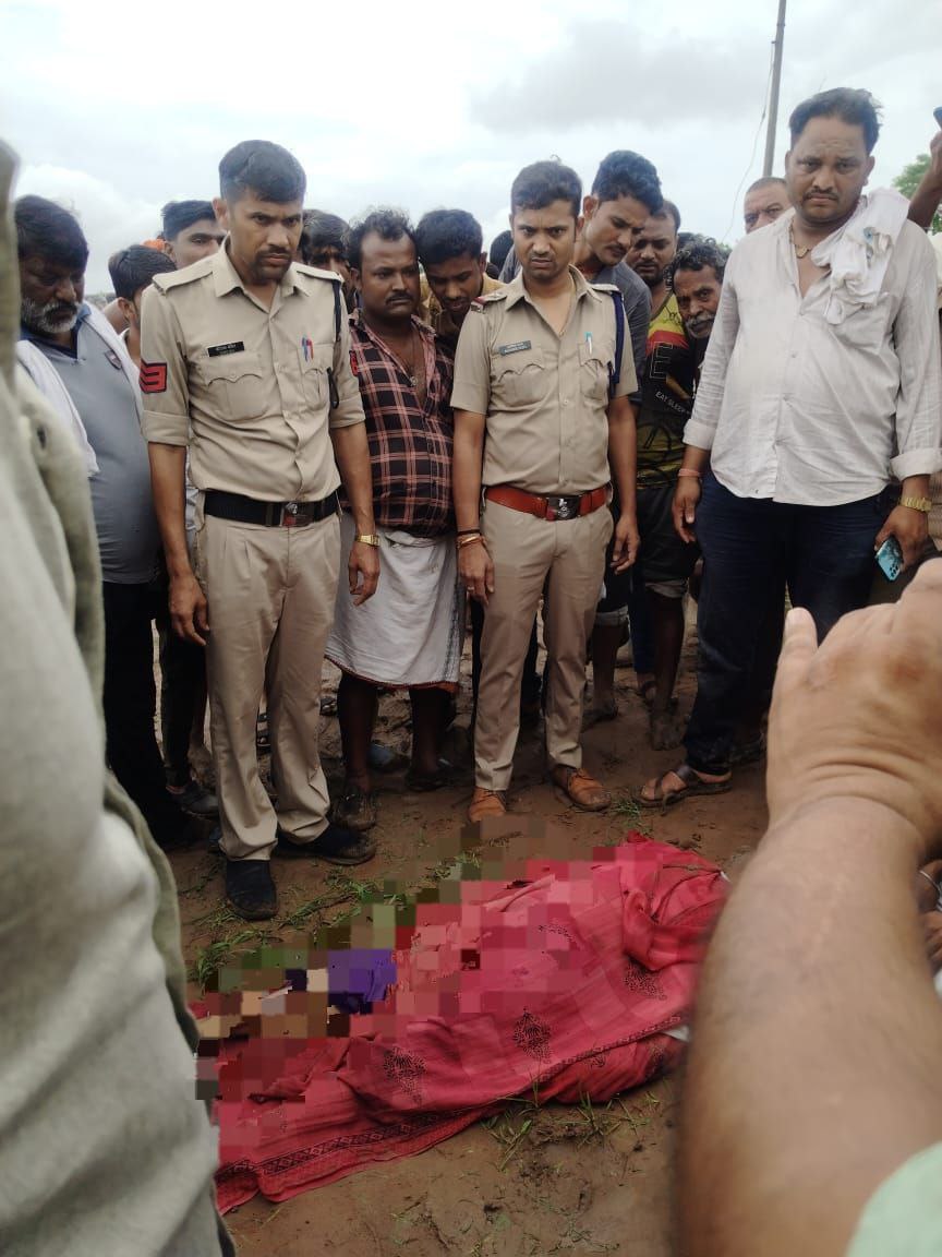 damoh,   crocodile attacked, take a bath