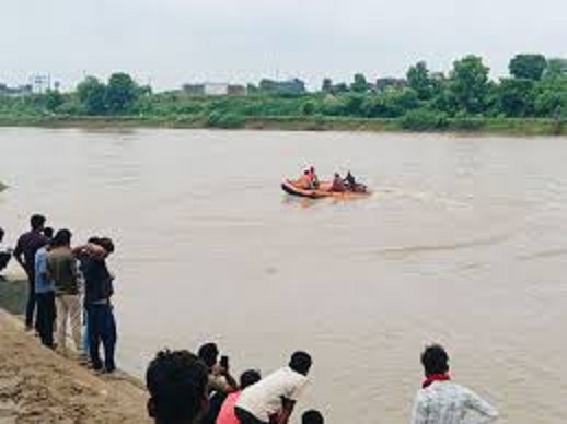 seopur,  Seep river, three girls  swept away  