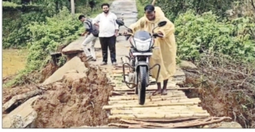 ambikapur,   rain,   villagers   wood