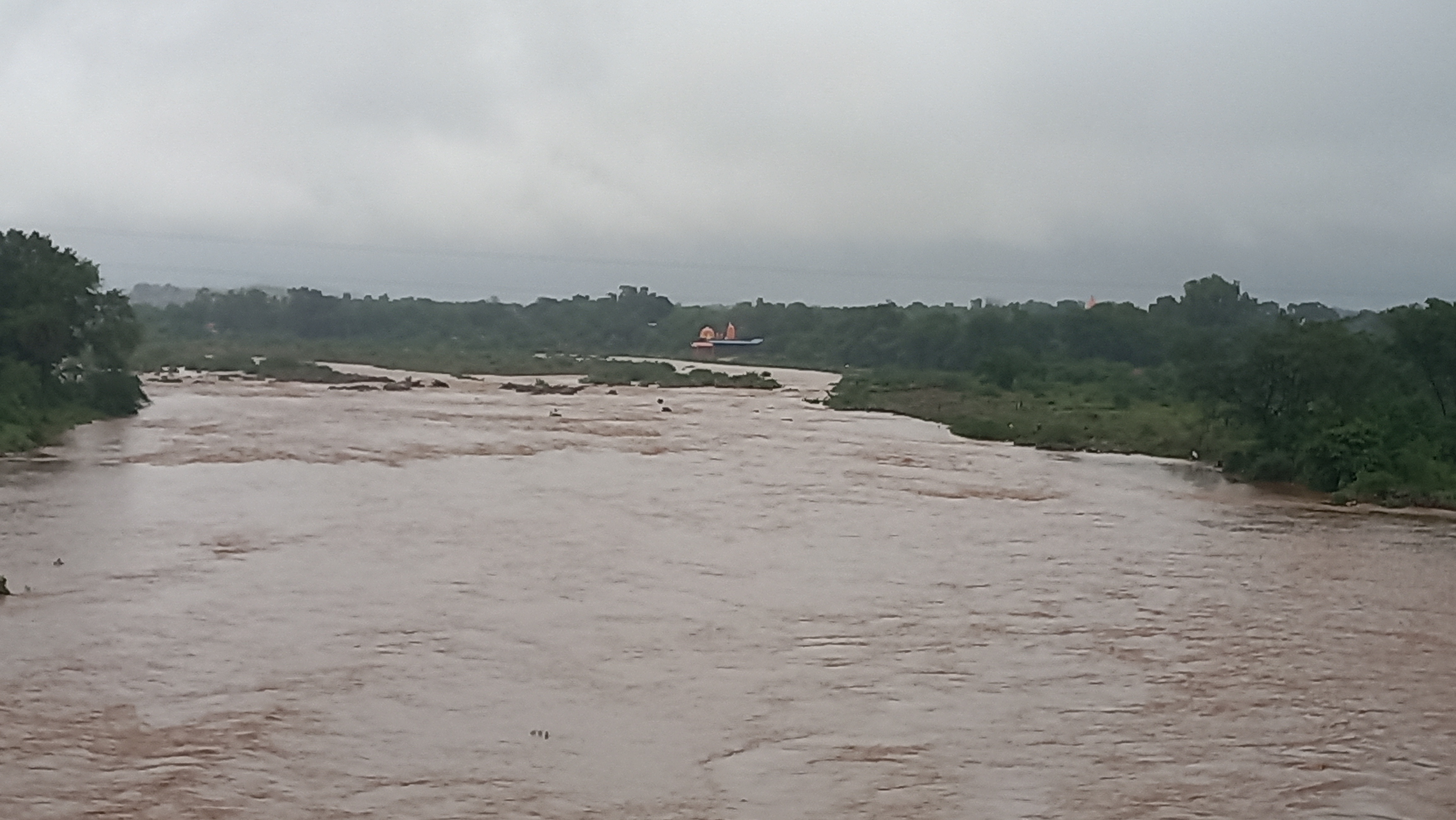 shivpuri,  young girl died , river