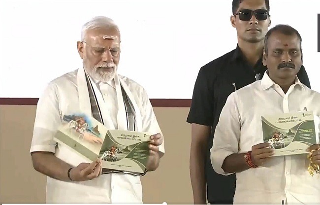 new delhi, Prime Minister, offers prayers  