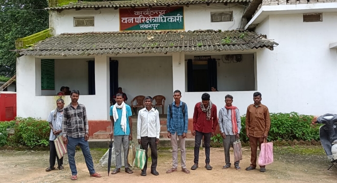 ambikapur, Tendu leaf collectors, payment yet