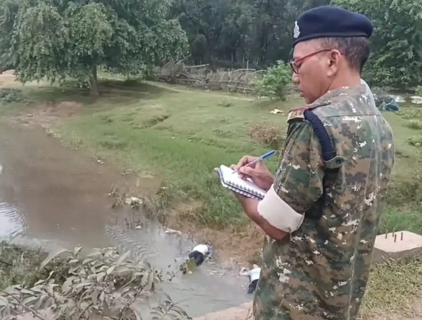 raipur,   car lost control ,Gariaband district