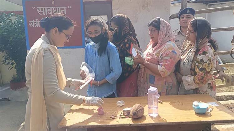 raipur, Sisters tied Rakhi, Central Jail Raipur