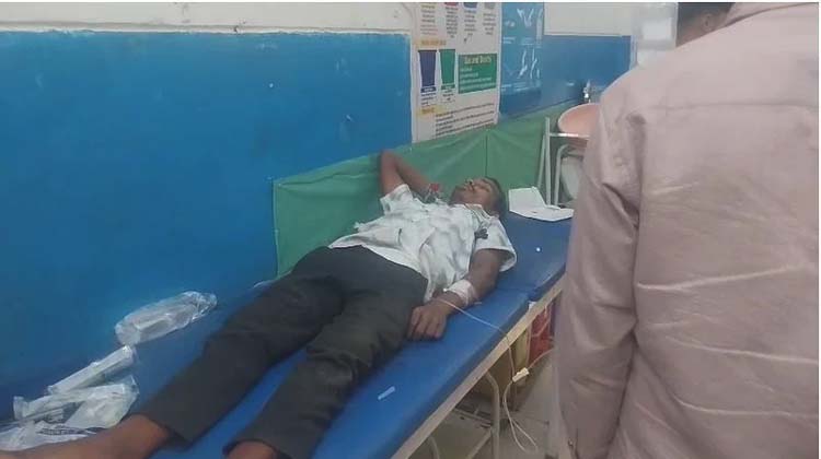 raipur, Four people riding , motorcycle lost control  