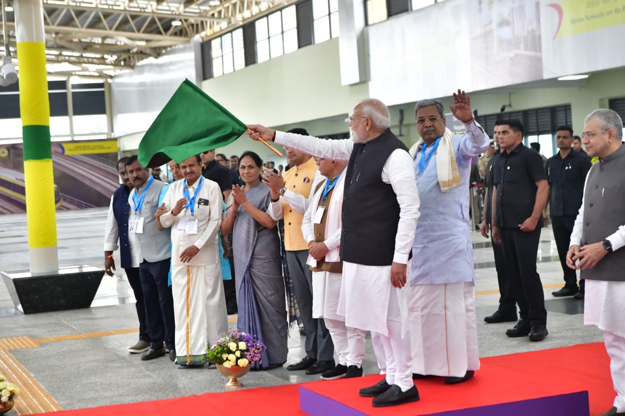 bangluru, Prime Minister flagged off , new Vande Bharat trains 