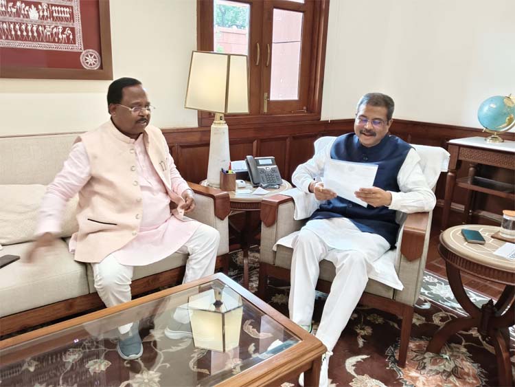 raipur, Minister Ramvichar Netam , Dharmendra Pradhan 