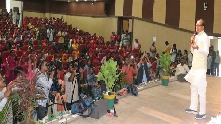 bhopal, Union Minister Shivraj , adopt indigenous products