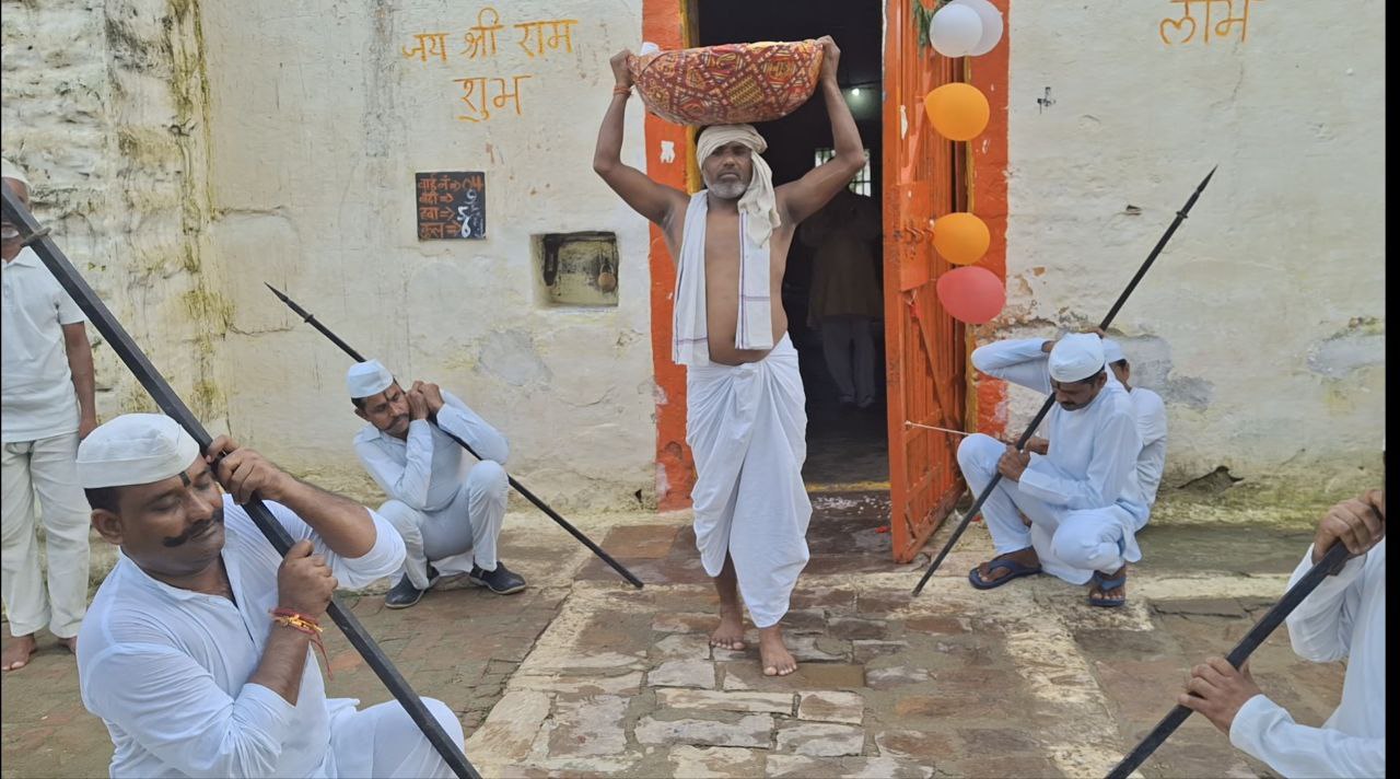 damoh, Jai Kanhaiya Lal , jail, prison locks broken