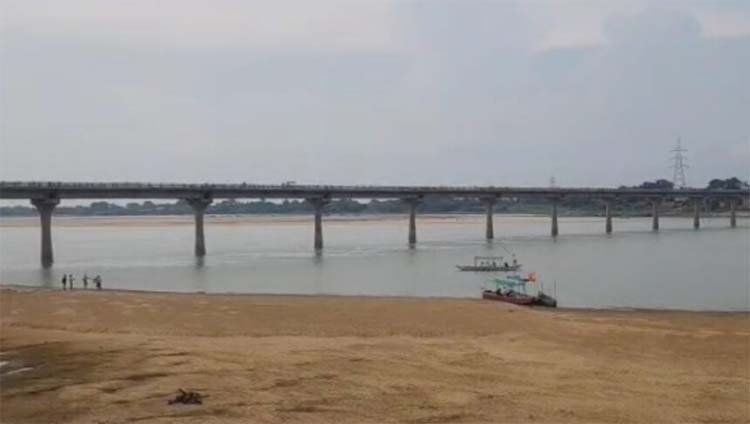 raipur, Two youths , river