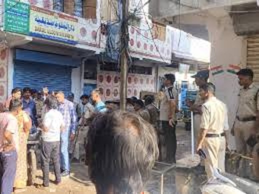 bhopal, Bajrang Dal workers,auto rickshaw loaded  