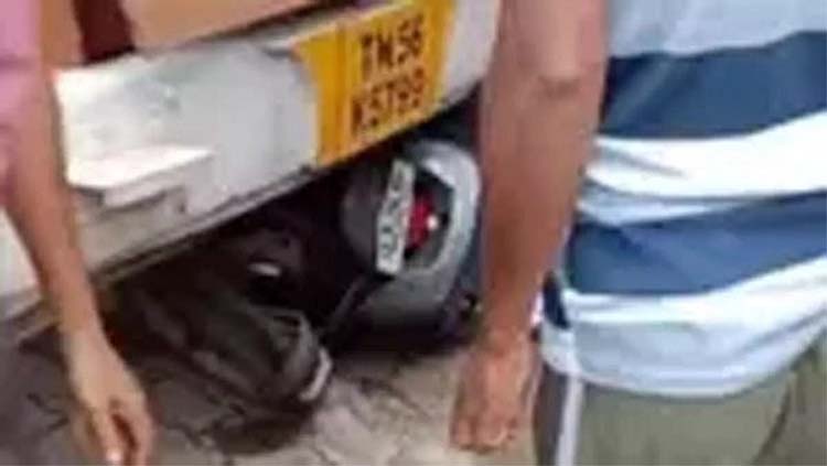 mahasamund, An elderly man,truck