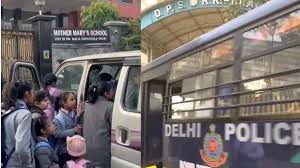 new delhi,Bomb threat , 4 schools  