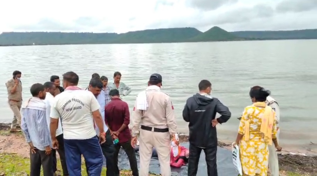 shivpuri,  girl who jumped,  Mohani Sagar Dam  