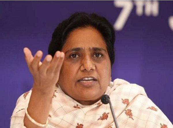 lucknow,  falling level of politics, Mayawati
