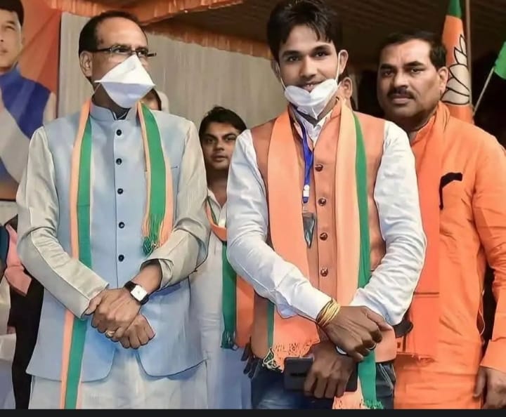 anuppur, Photo of a youth ,police station