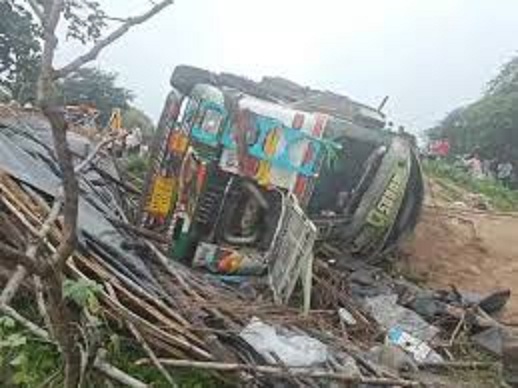jhabua,   truck loaded ,roadside