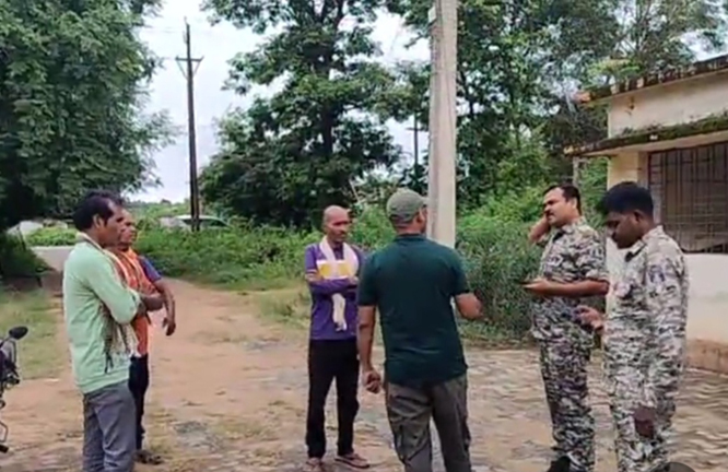 kondagaon,   body of a young man , hospital building  