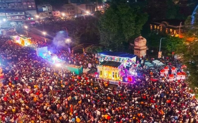 indore, Glittering picturesque , Indore tonight