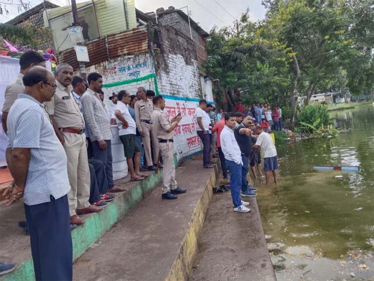 raipur, drowned in a pond , Ganesh Visarjan  