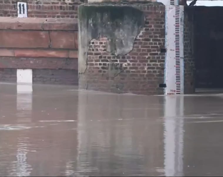 new delhi, Yamuna water level, two meters