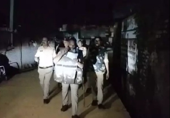 burhanpur, Stone pelting , Hanuman Chalisa  