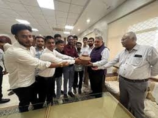 bhopal, NSUI workers, empty pots