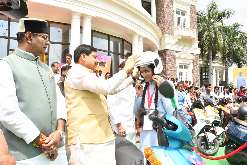 bhopal, Chief Minister,distributed scooties 