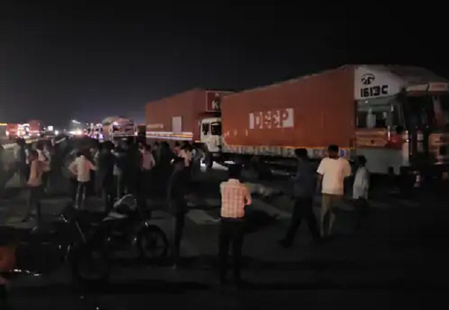 shajapur, 5 cows died ,container 