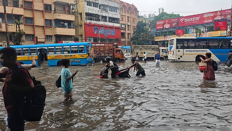 kolkata, Rain wreaks havoc, Kolkata